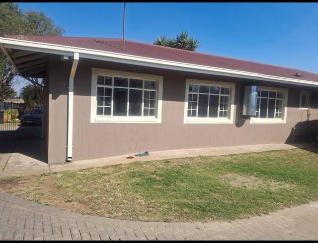 3 BEDROOM PROPERTY TO RENT IN VANDERBIJLPARK SW 5
